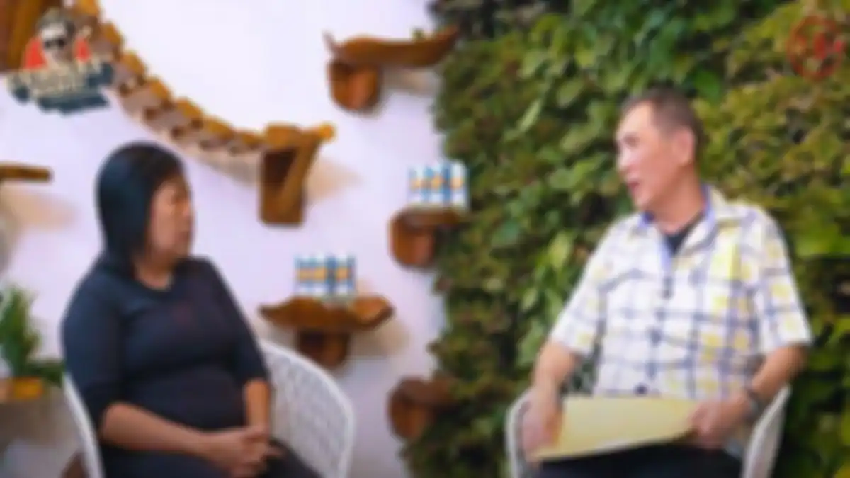 Pertemuan Jusuf Hamka dengan Ida Susanti yang diduga ditipu oleh adik perempuanya yang mengaku sebagai laki-laki.