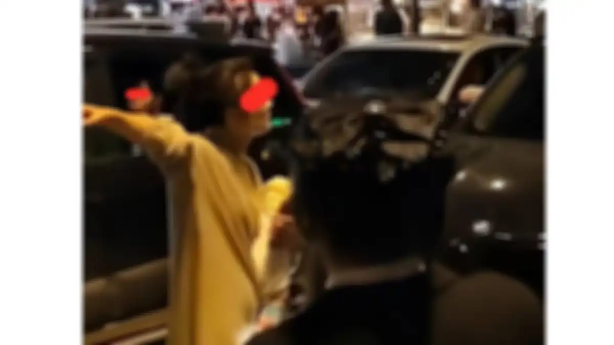 Wanita pergoki suami selingkuh sambil bawa anak  