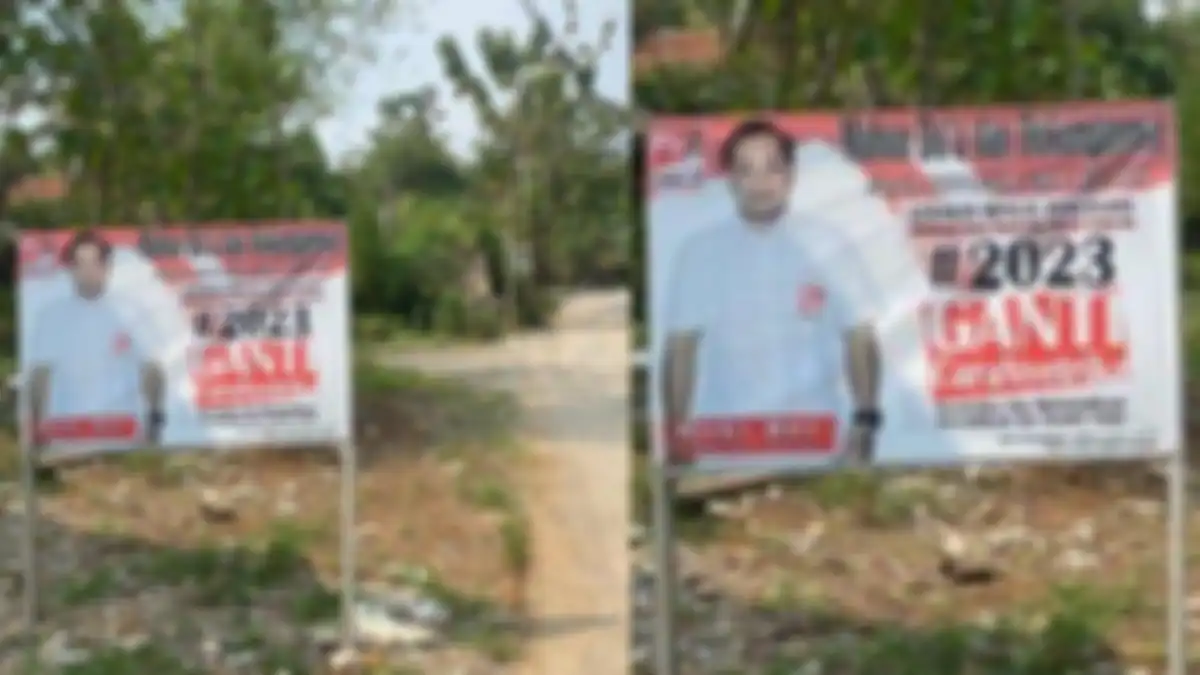 Baliho promosi usaha jasa setrika uap kiloan di Leuwisadeng, Kabupaten Bogor menyerupai baliho caleg, Selasa