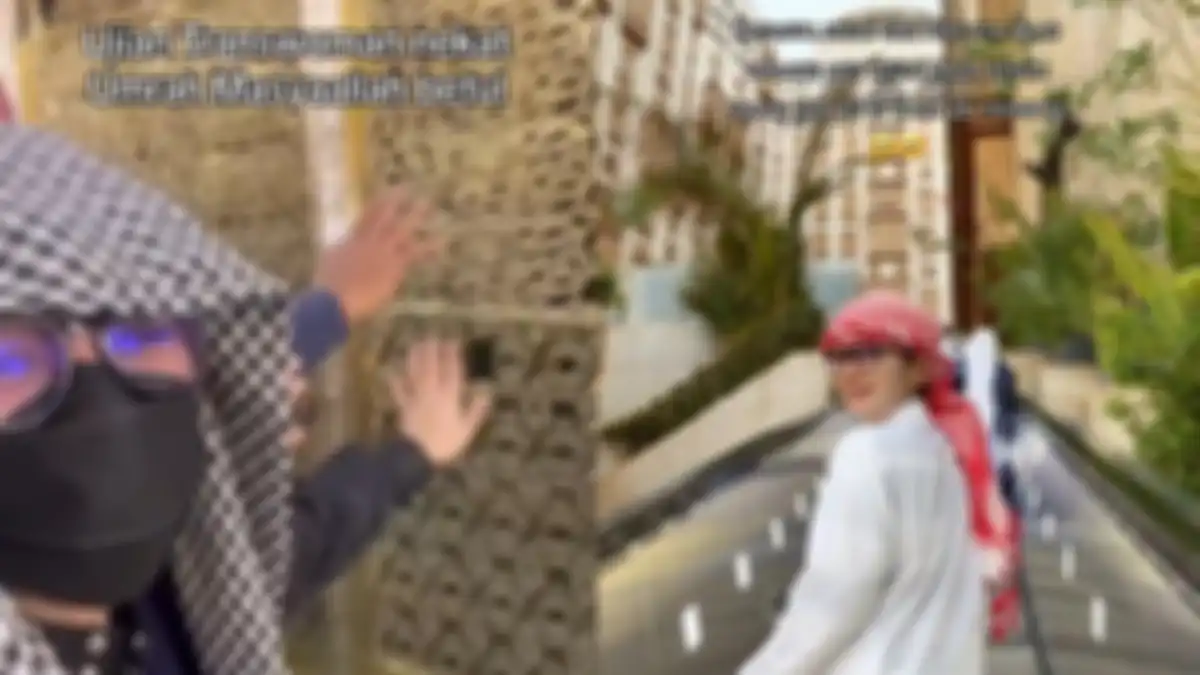 Jessi Rinrada saat umrah di Tanah Suci.