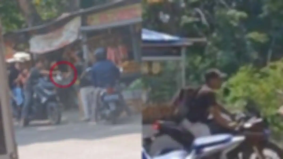 Pengamen bawa motor sport saat ngamen.