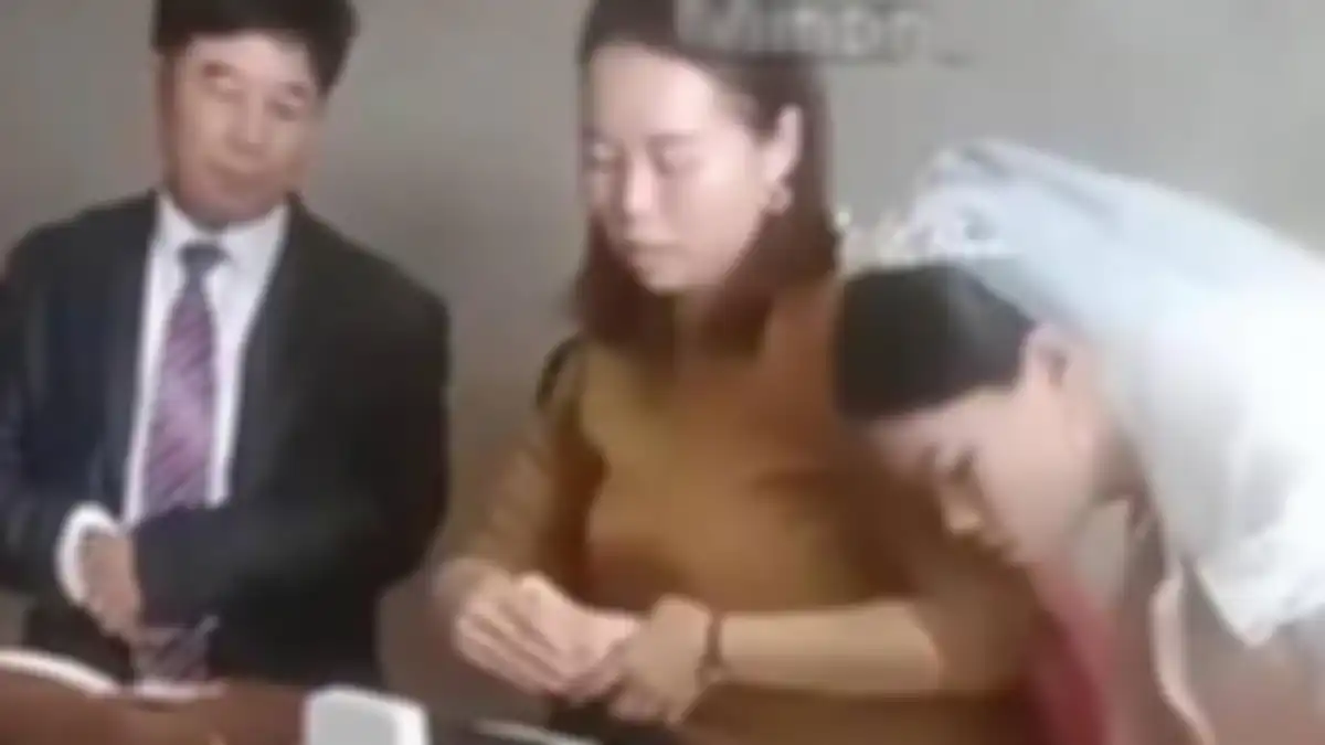 Orangtua pengantin bawa mesin penghitung uang untuk pastikan mahar 