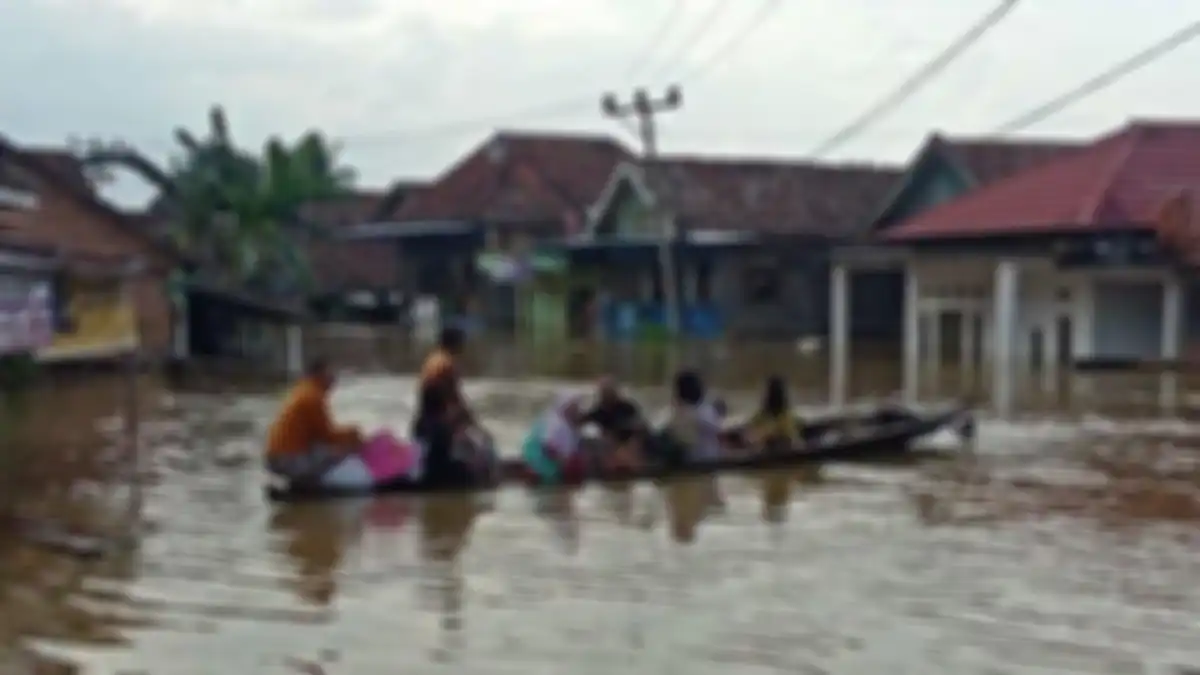 Ibu hamil melahirkan di atas perahu Ketek