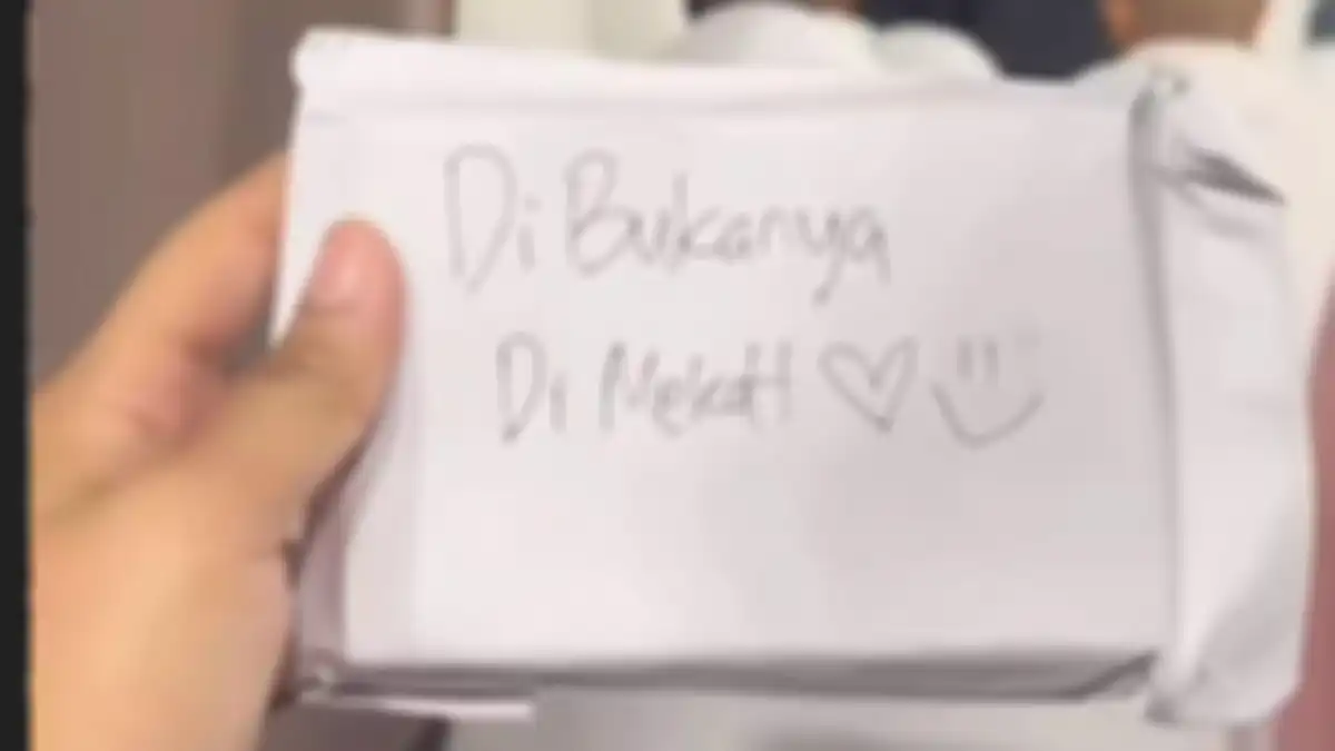 Hadiah dari Mareta untuk Bella.