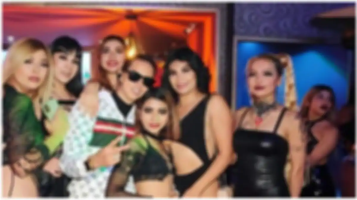 Alex Marin bersama ketujuh istrinya 