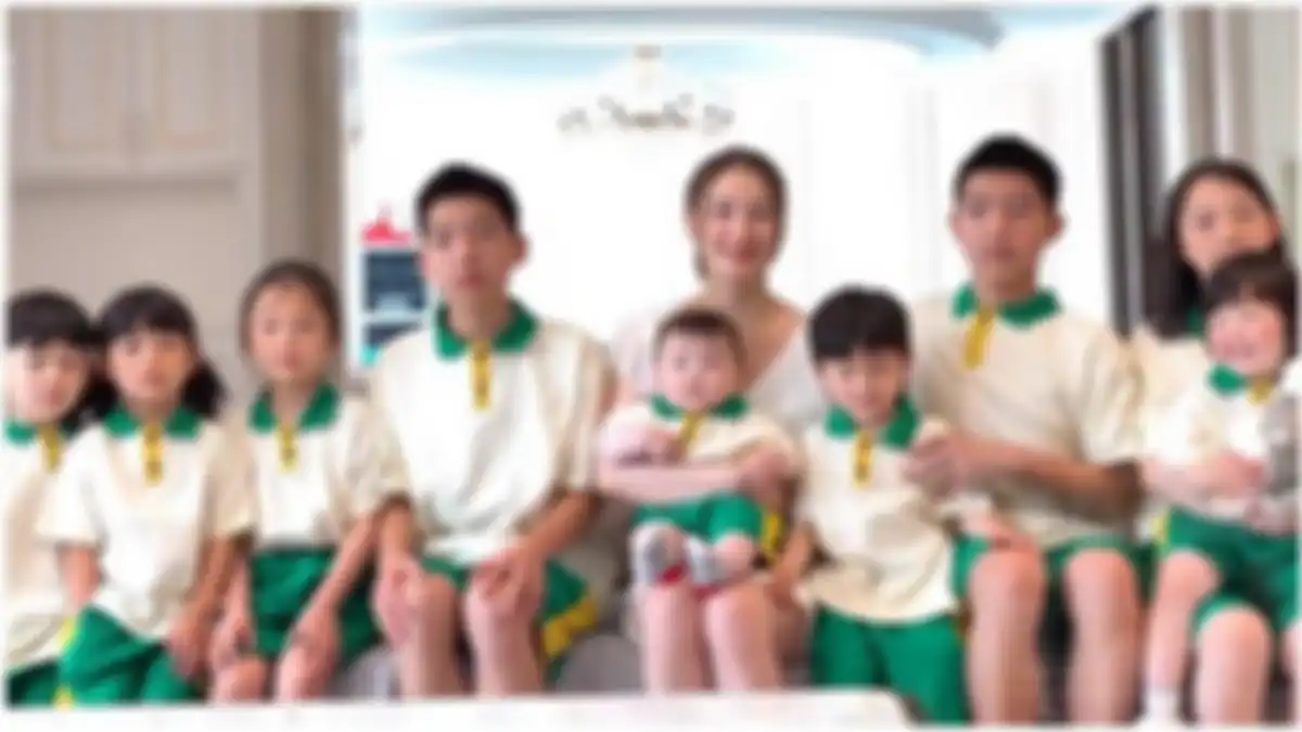 Tian Dongxia bersama anak-anaknya.