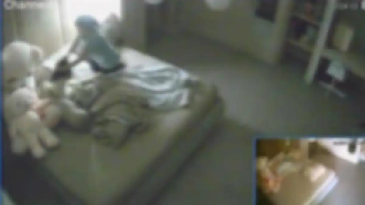 Rekaman CCTV penganiayaan yang dilakukan pengasuh terhadap anak Aghnia Punjabi.
