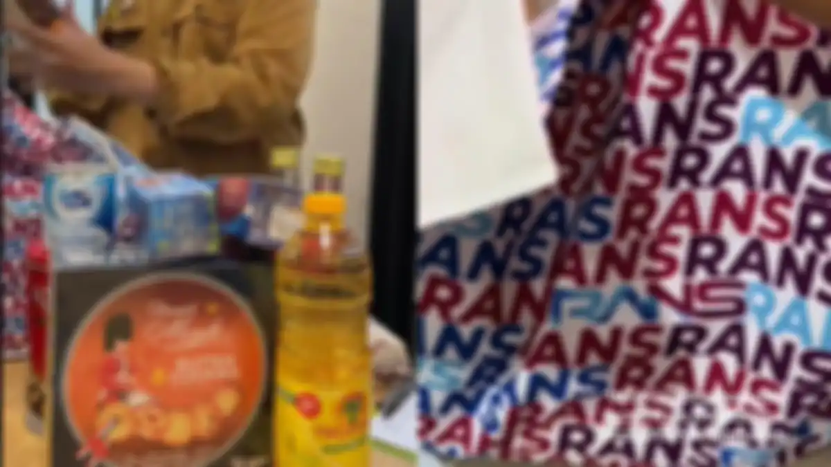 Isi hampers Lebaran karyawan RANS Entertainment.
