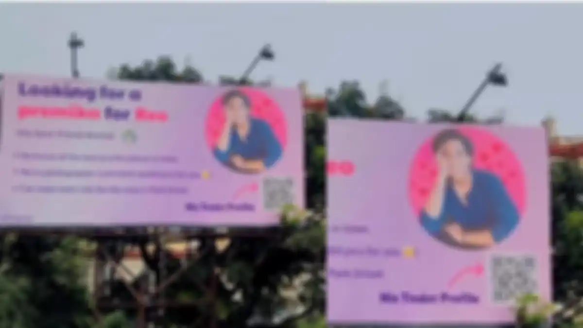Seorang pria merasa putus asa karena tak kunjung mendapatkan pacar, Ia kemudian memajang fotonya di baliho besar untuk menarik perhatian wanita