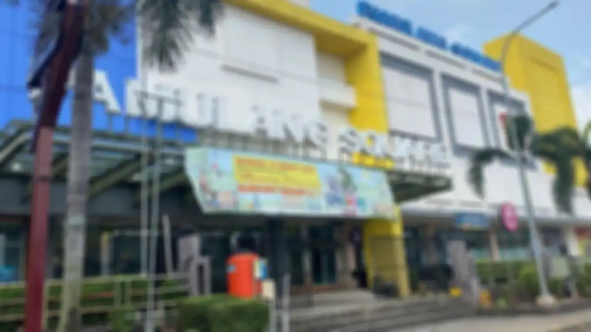 Pusat perbelanjaan di Pamulang yang bernama Pamulang Square.  