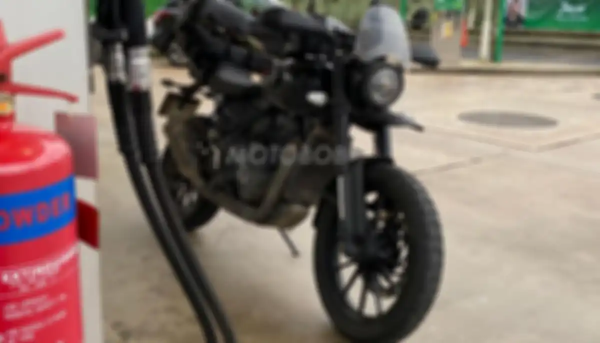 Spy shot motor baru Triumph bermesin kecil.