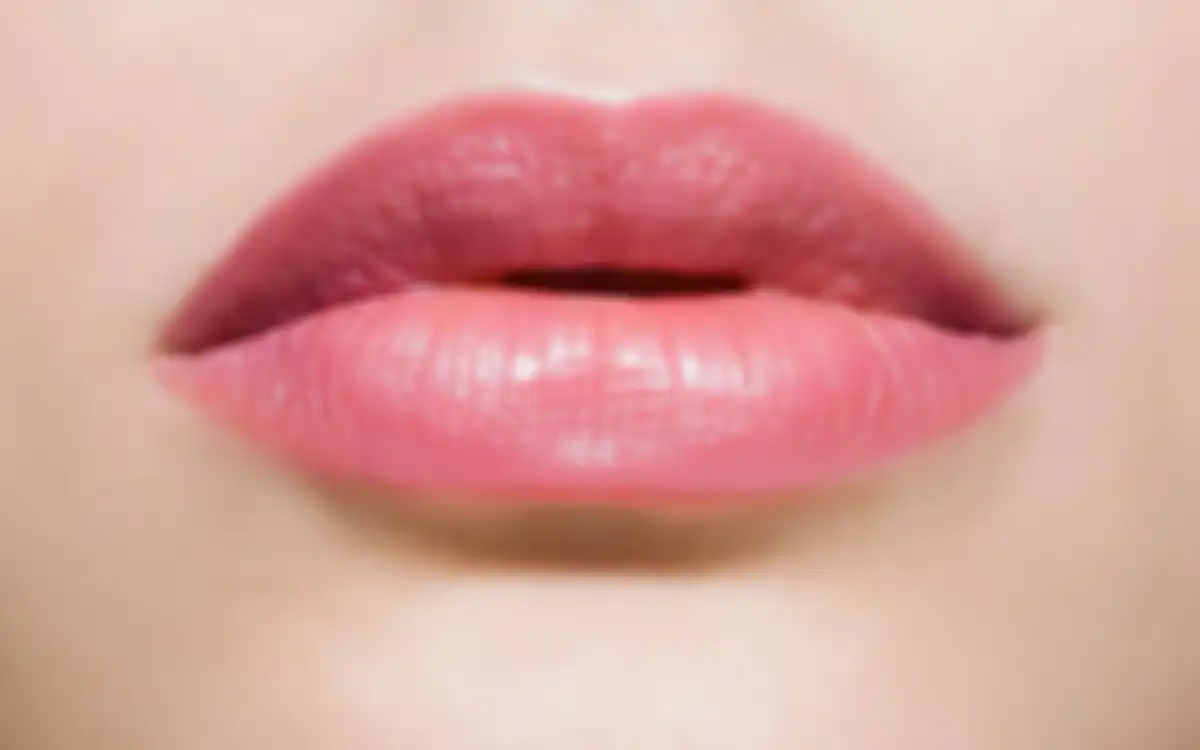 Lipstik warna soft pink