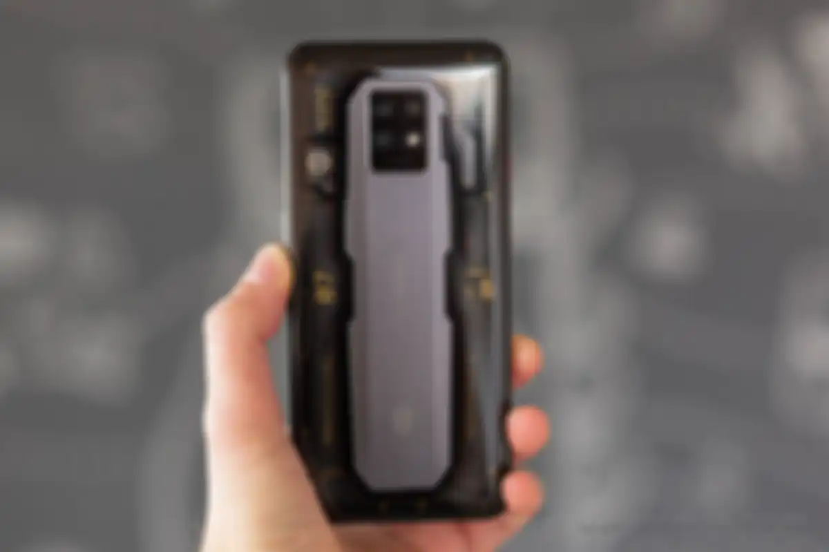 Tampilan belakang Nubia Red Magic 7 Pro 