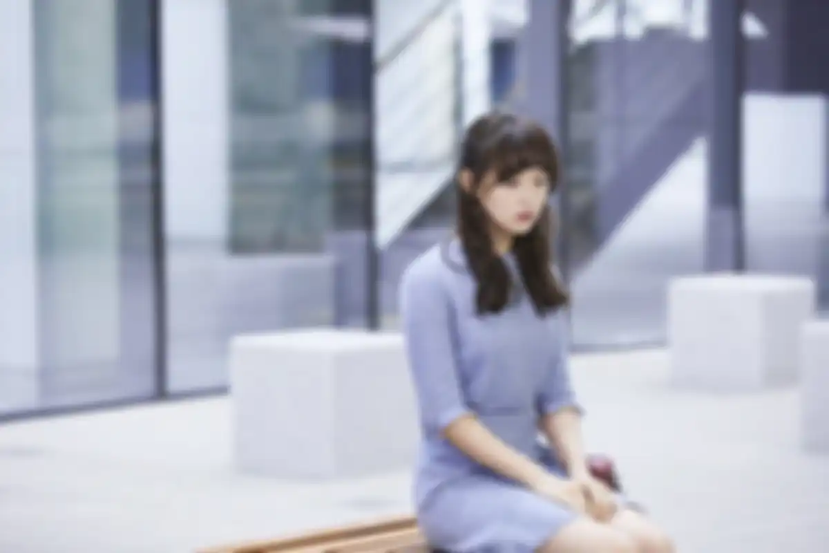 Kim Ji Won chic style