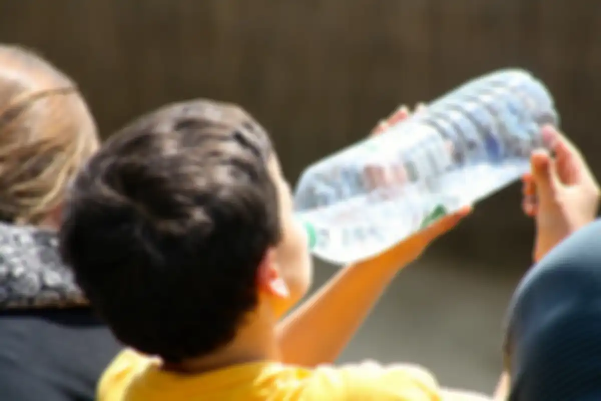 Mengatasi Dehidrasi dengan Minum Air