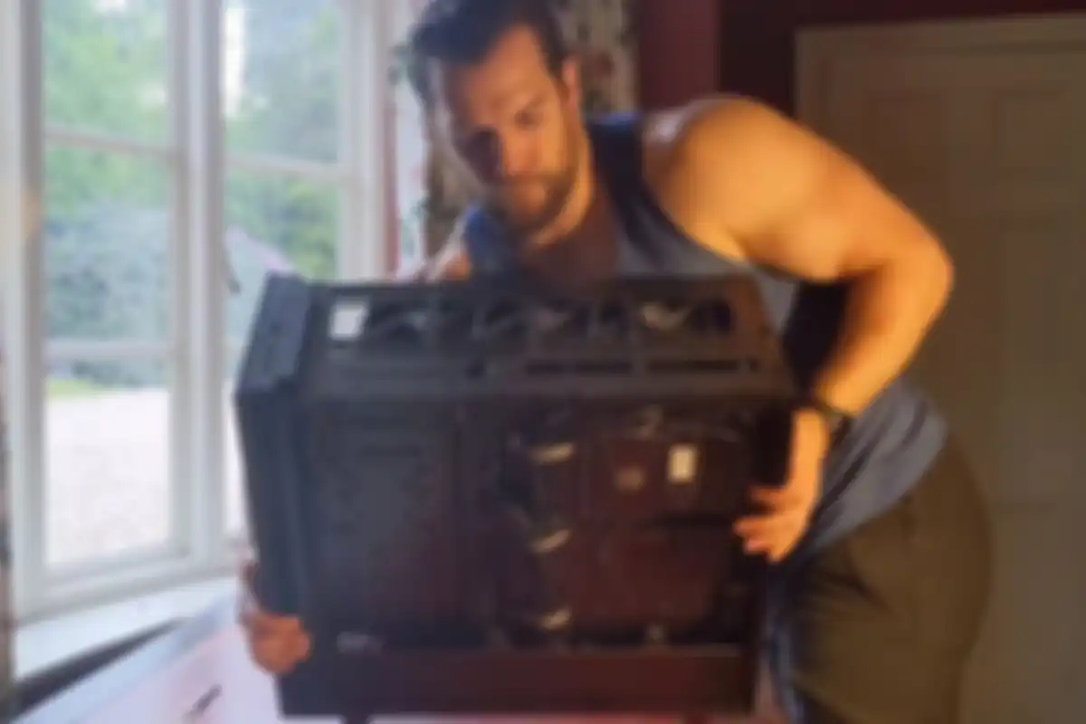 Henry Cavill merakit PC 