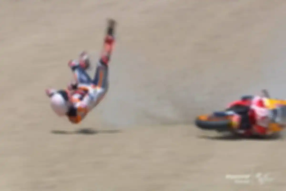 Geger video di balik layar MotoGP yang belum pernah dirilis, mengungkapkan kecelakaan sebenarnya yang terjadi kepada Marc Marquez.