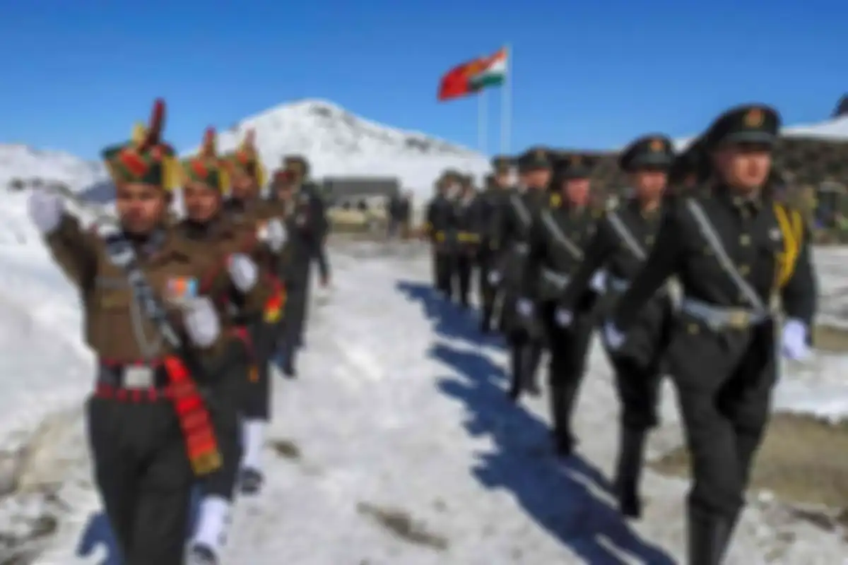 Tentara India dan China di perbatasan.