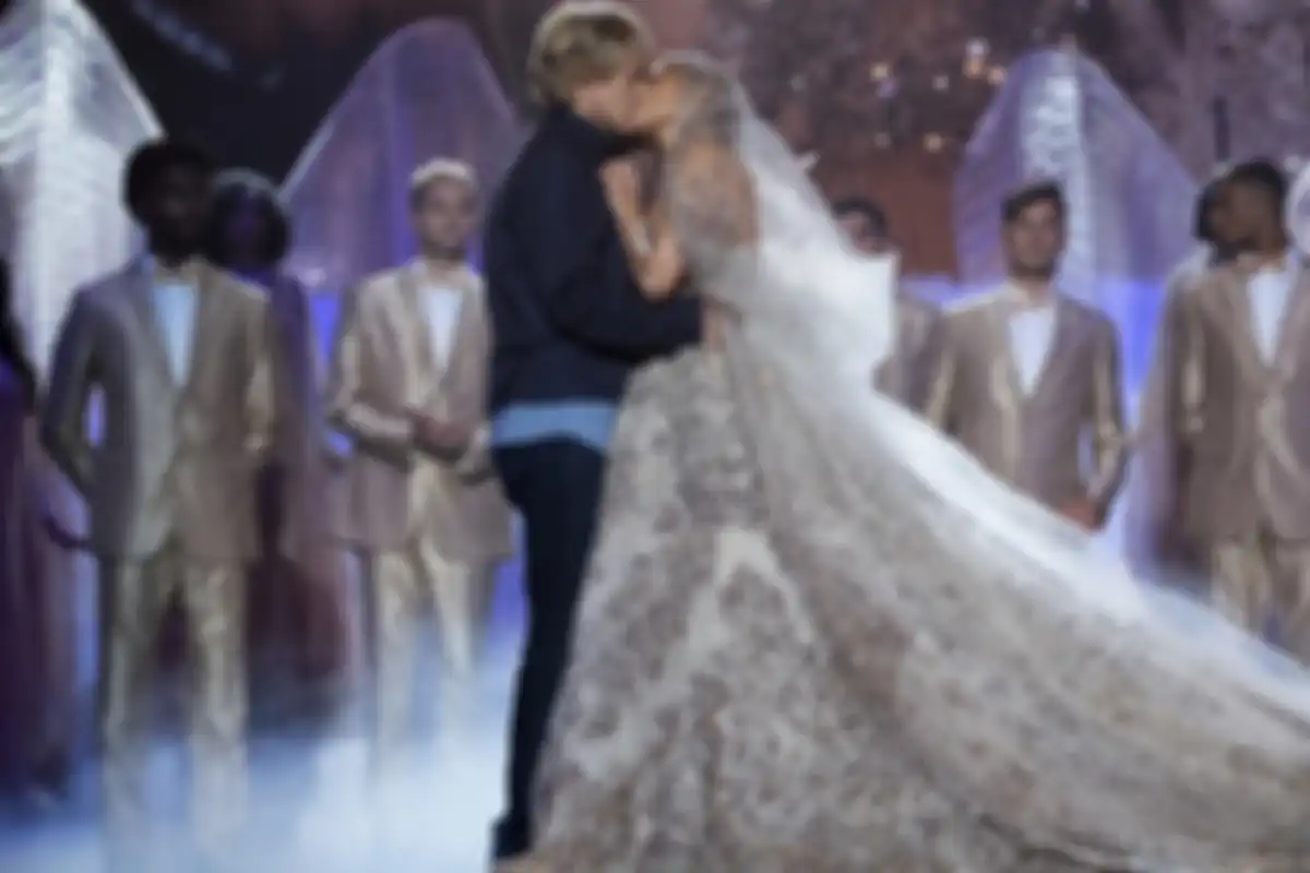 Charlie Gilbert (Owen Wilson) dan Kat Valdez (Jennifer Lopez) di film Marry Me