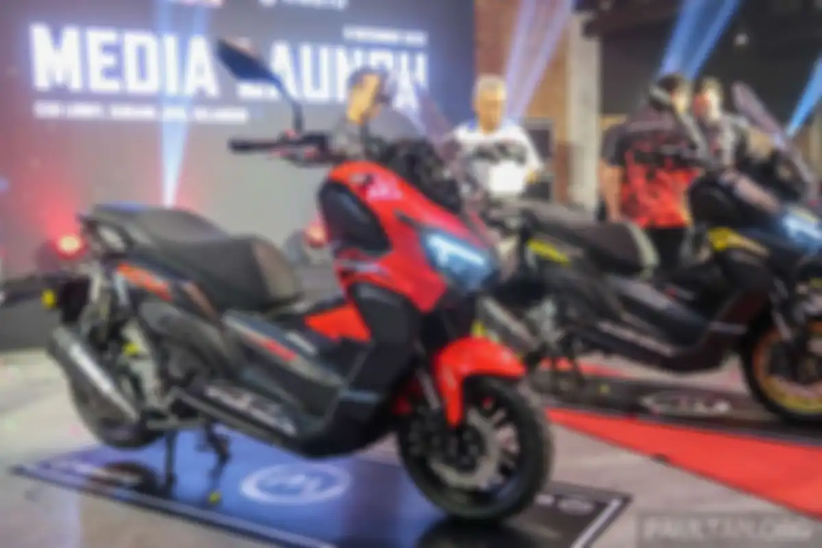 Enggak cuma tipe standar, ada juga WMoto XDV250 Project X, alias tipe tertingginya.