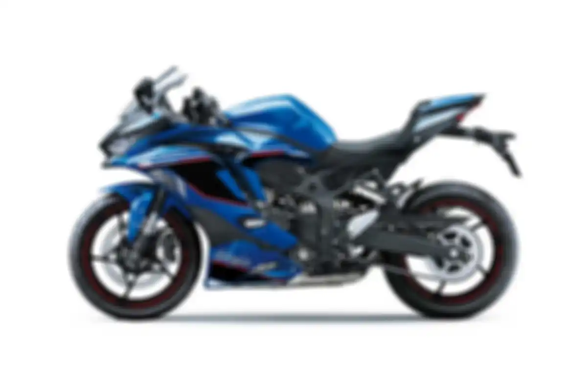 Kawasaki Ninja ZX-25R ABS SE 2024 warna Candy Plasma Blue.