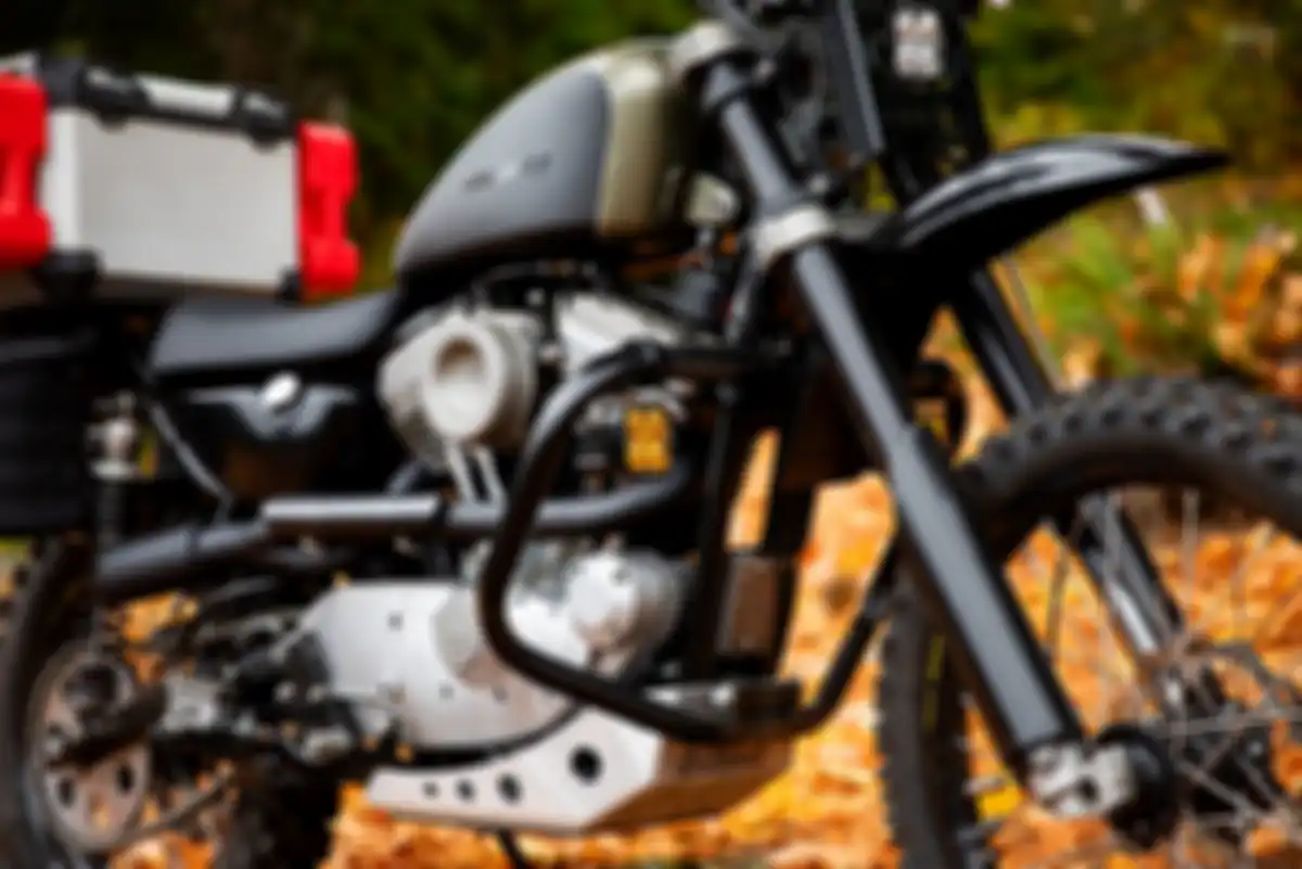 Sokbreker dari Honda terpasang di Harley-Davidson Sportster 883.