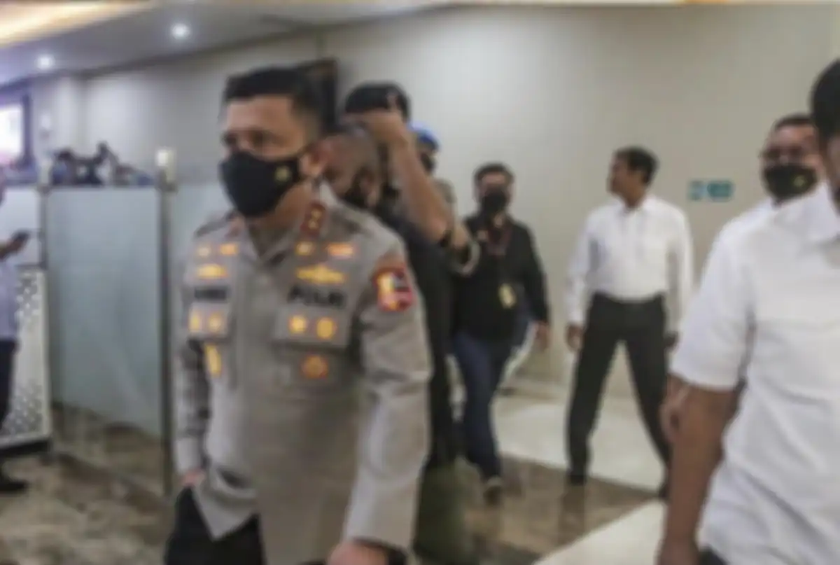 Irjen Ferdy Sambo yang disebut beri perintah tembak Brigadir J sempat pecat anak buahnya gegara kasus ini. Foto tampang oknum polisi disebarkan.
