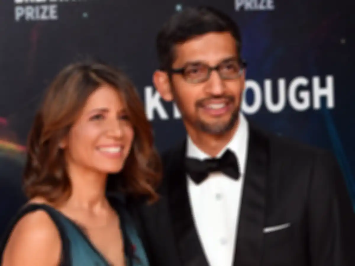 Anjali Pichai (kiri) dan Sundar Pichai (kanan)