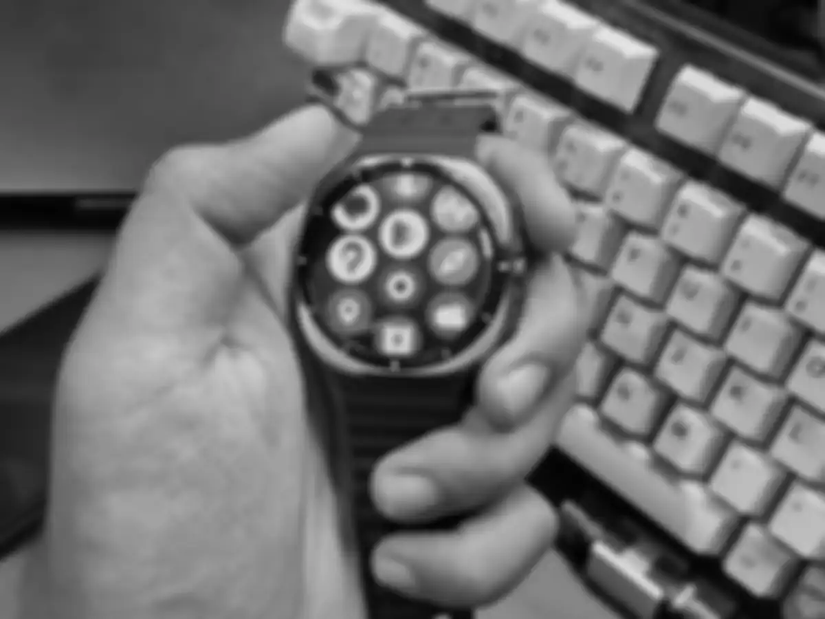 Samsung Galxay Watch Ultra dengan WearOS 5