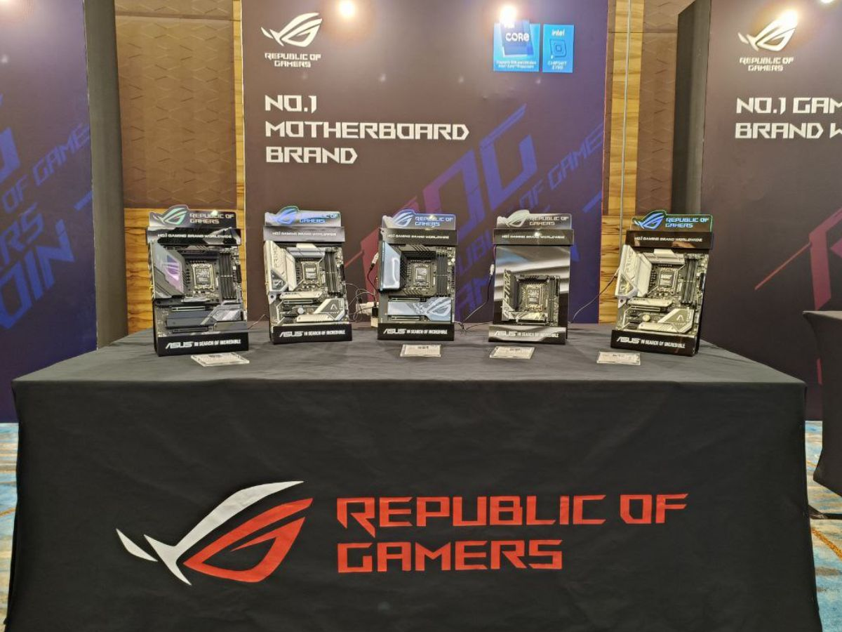 Dari kiri ke kanan, ROG Strix Z790-E Gaming Wi-Fi, ROG Maximus Z790 Hero, Prime Z790-A Wi-Fi, ROG Strix Z790-I Gaming WiFi, dan Prime Z790-A Wi-Fi