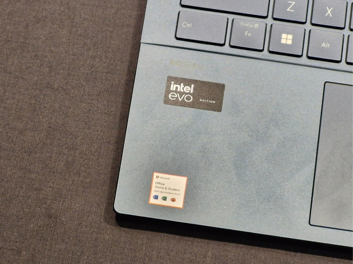 ASUS Zenbook 14 OLED UX3405 sudah menggunakan CPU Intel Core Ultra yang bersertifikasi Intel Evo
