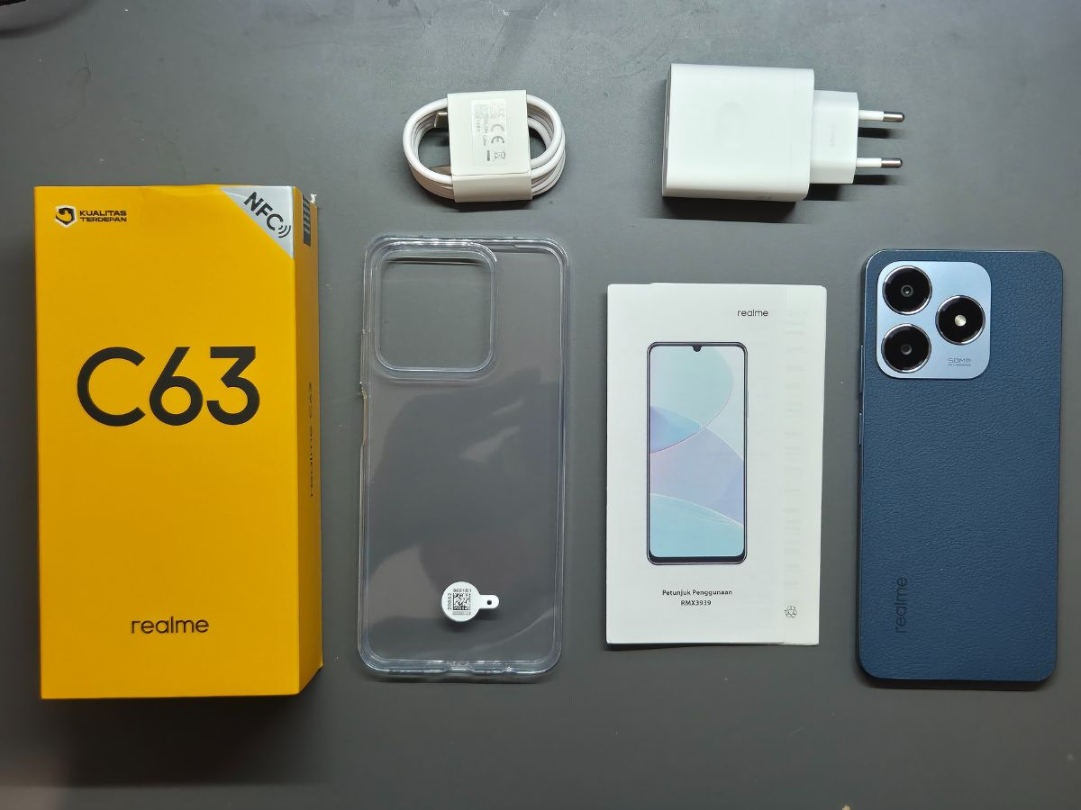 Isi kotak kemasan realme C63