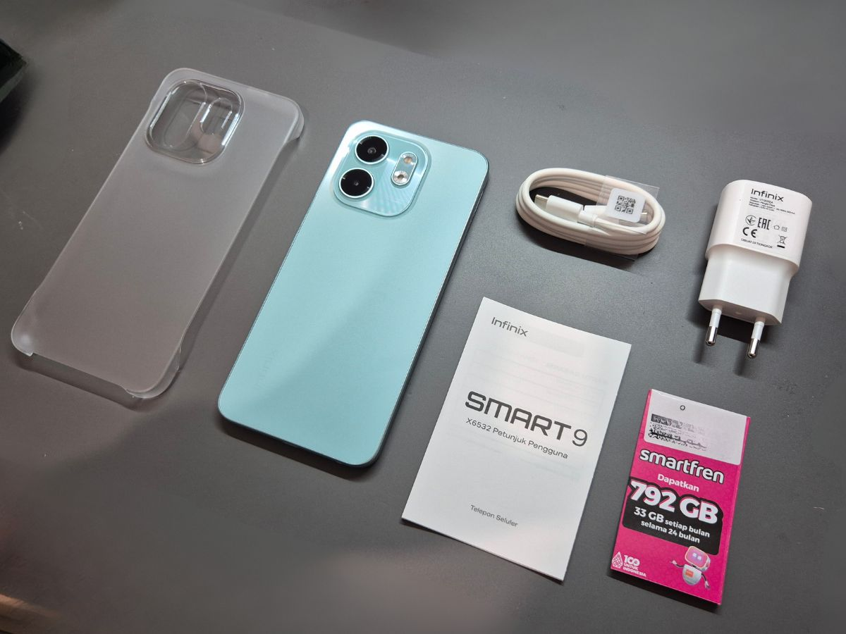 isi dari kotak kemasan Infinix Smart 9