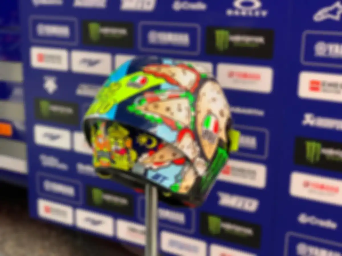 Helm khusus Valentino Rossi di MotoGP Misano berjudul Menu Misano 