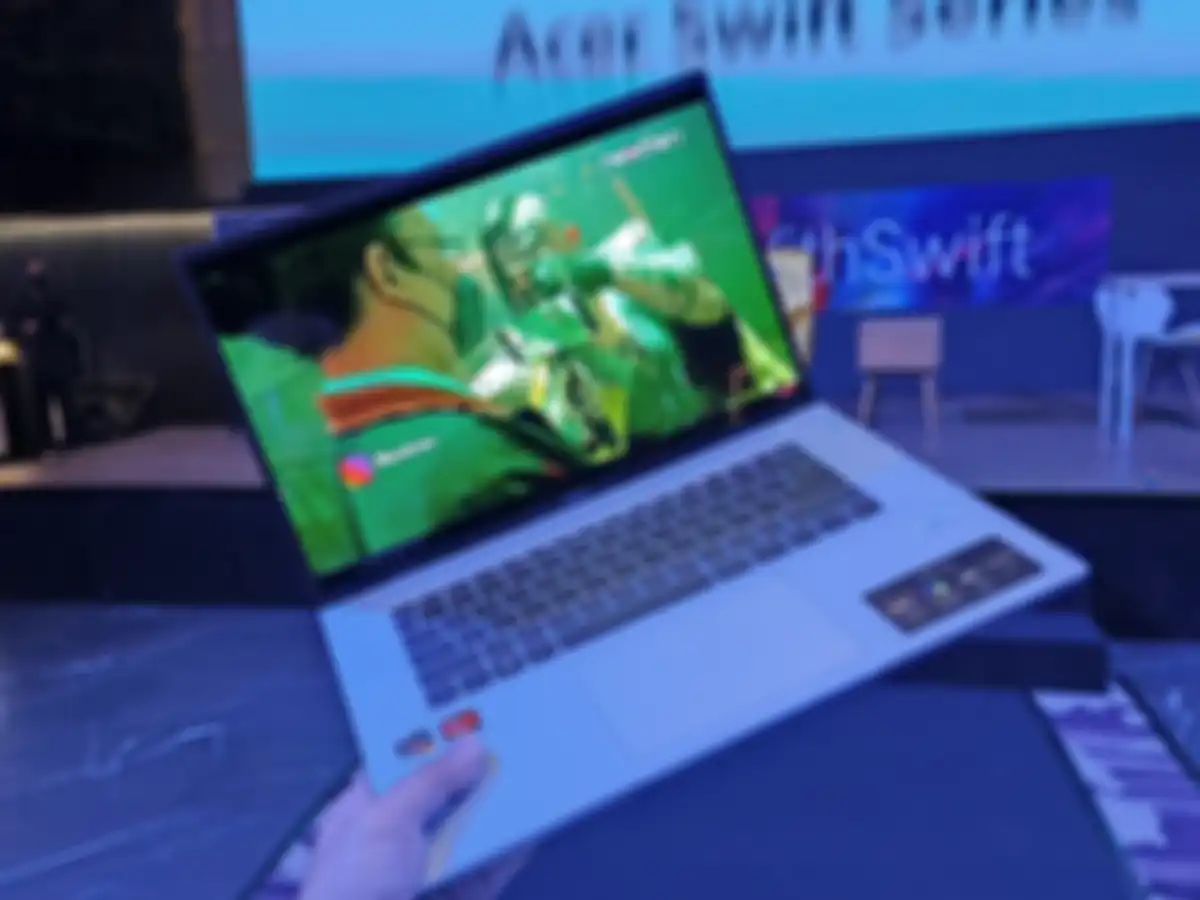 Acer Swift Edge jadi salah satu laptop 16 inch yang masih bisa dipegang dengan 1 tangan saja