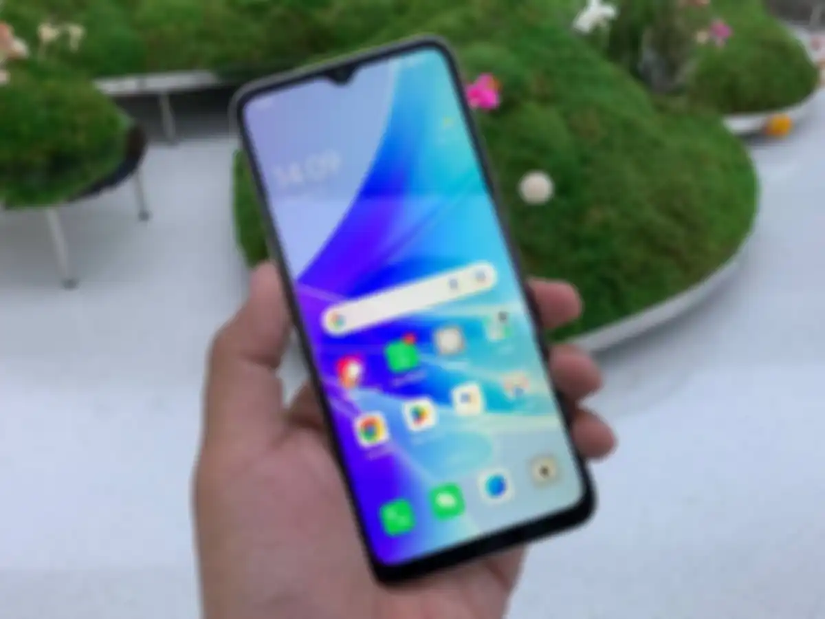 Layar OPPO A77s yang memiliki refresh rate 90Hz serta touch sanling rate 180Hz yang cukup responsif untuk bermain game