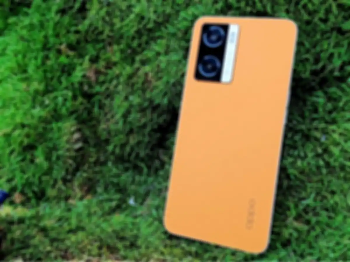Desain ala kuilit berwarna oranye di OPPO A77s