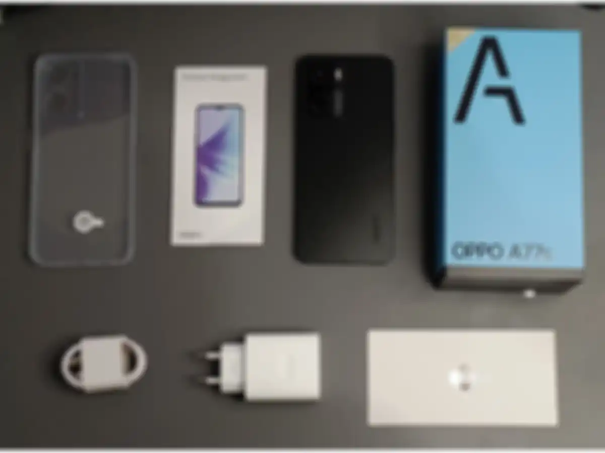 Isi dari kotak pembelian OPPO A77s, ncasing, kertas manual, 1 unit HP, kabel USB-A to USB-C, adaptor 33W Super VOOC, dan sim card ejector