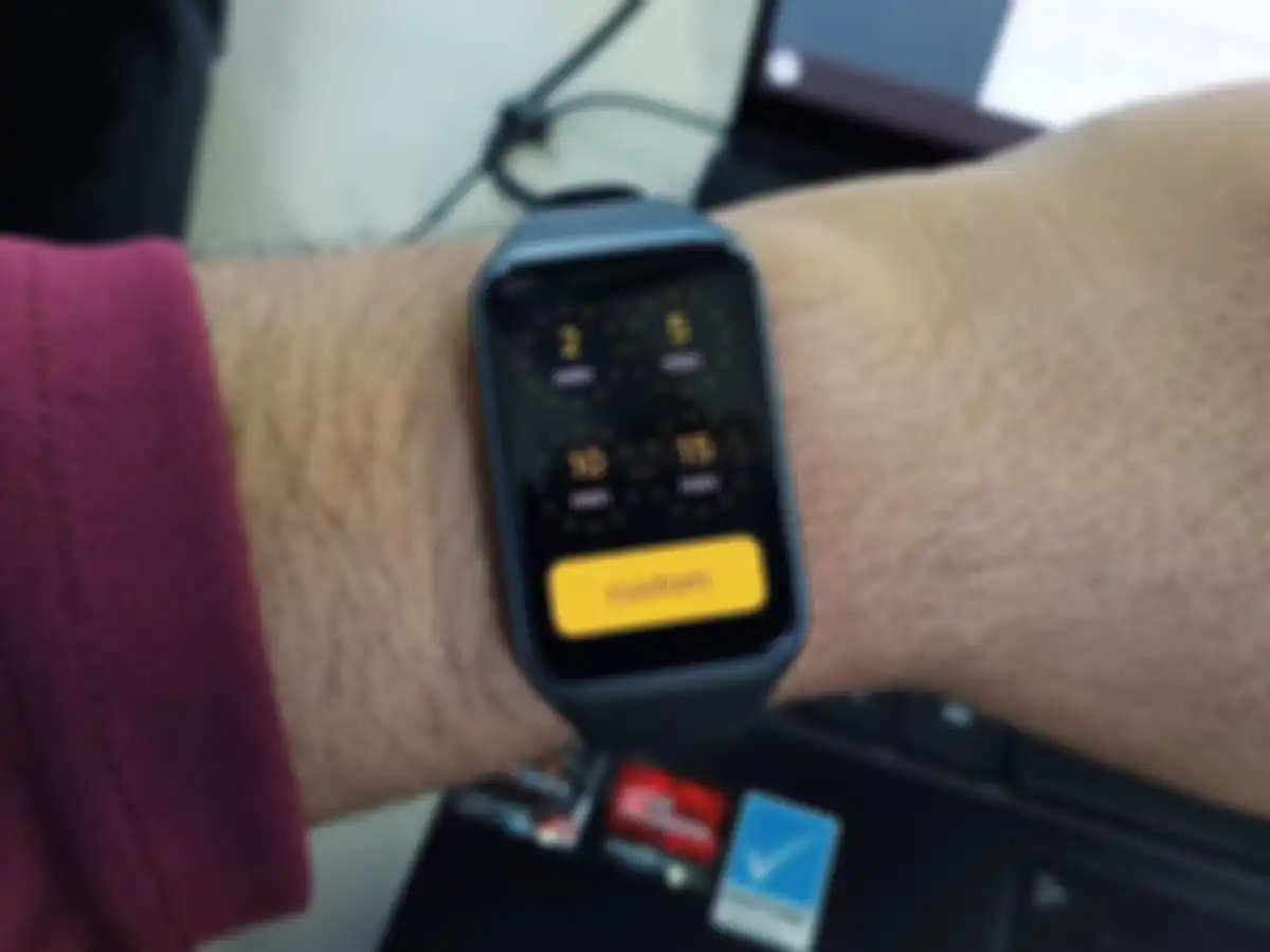 Fitur Timer di OPPO Band 2 bermanfaat untuk menghitung mundur waktu ketika sedang memasak 