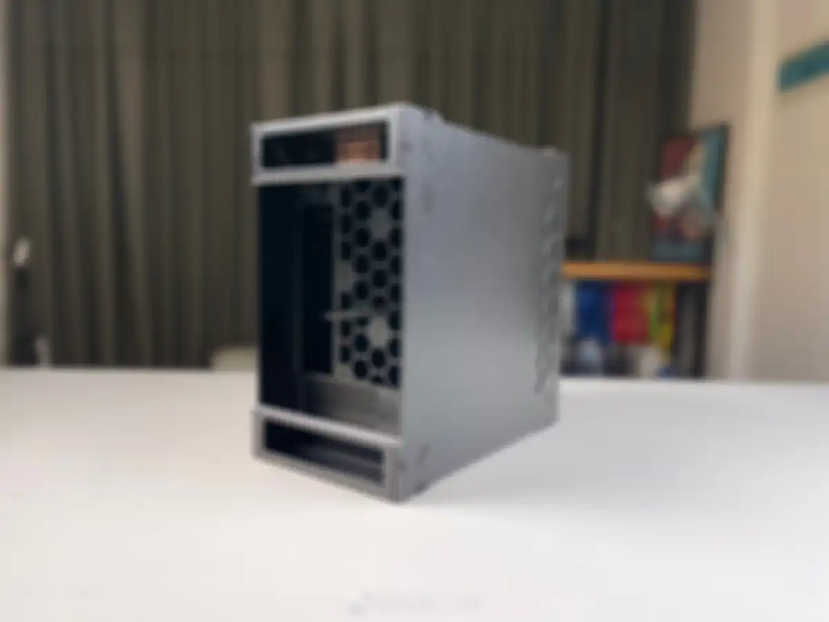Bagian belakang Xiaomi Mini Host PC 
