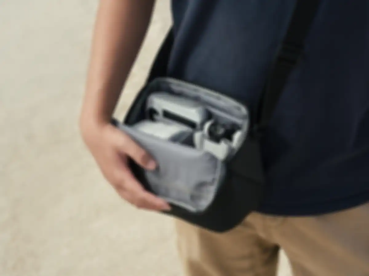 Dalam Paket Fly more, konsumen DJI Mini 3 akan mendapat Tas, baterai, serra tempat pengisian Daya 