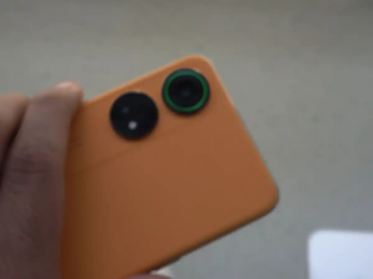 Fitur lampu bernafas dengan warna yang bisa diganti di OPPO Reno8 T