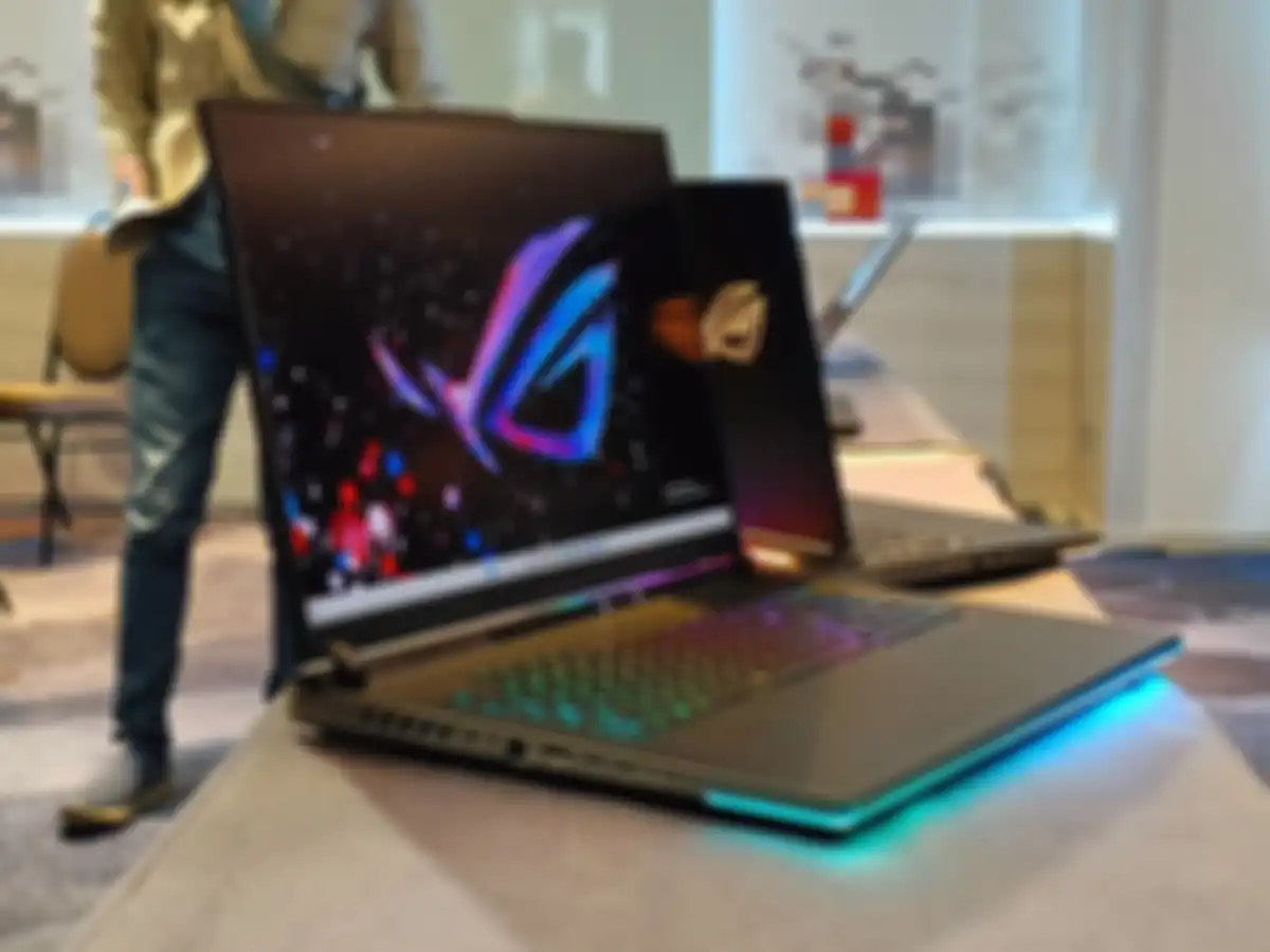 Layar dari ASUS ROG Strix Scar 18 Dengan Teknologi Nebula Display