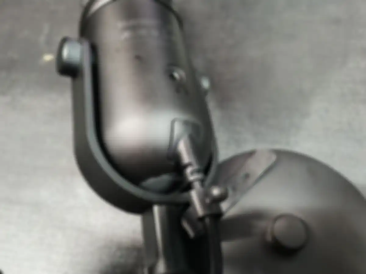 Razer Seiren V2 Pro memiliki desain port USB yang clean 