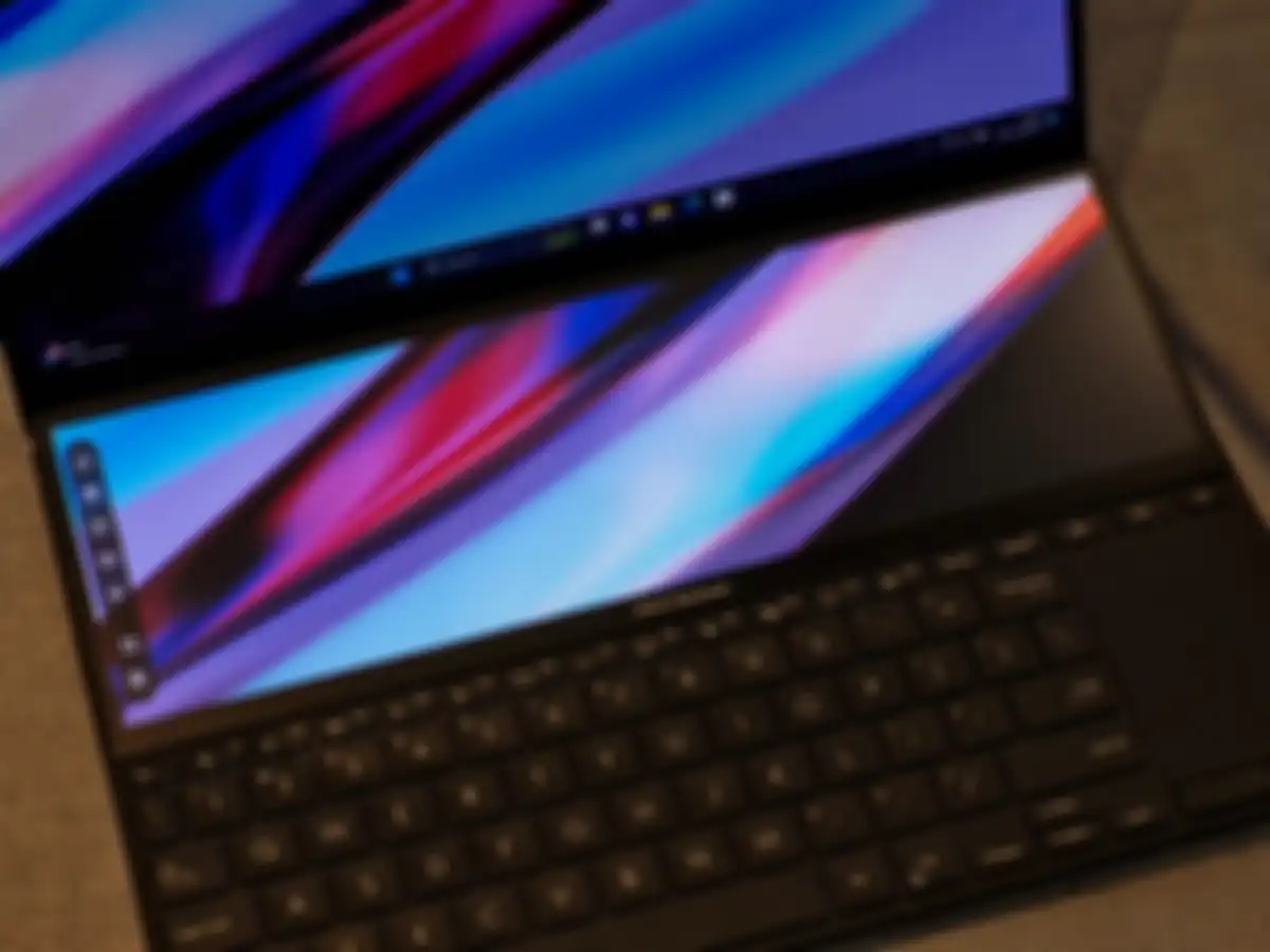Screenpad plus dari Zenbook Pro 14 Duo OLED (UX8402VU)