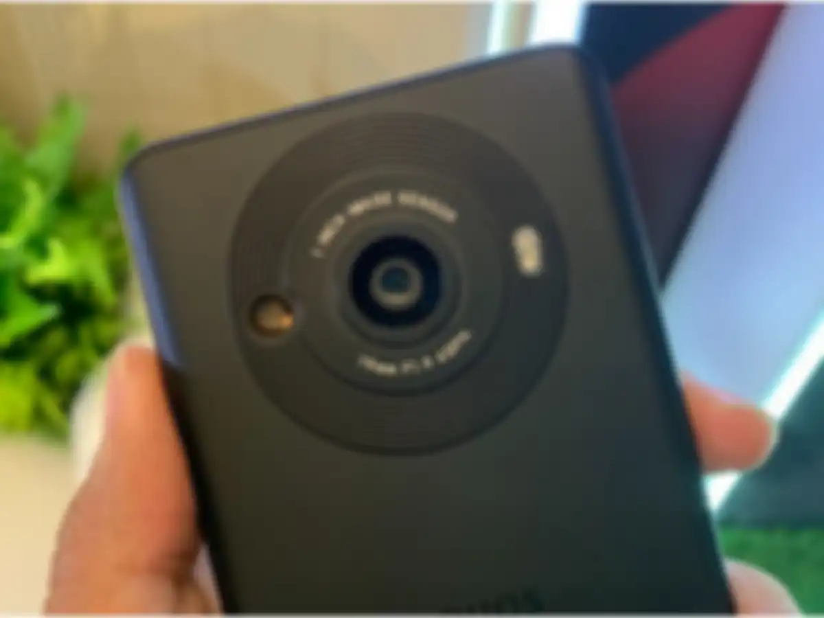 Sensor berukuran 1 inch di Sharp Aquos R8s Pro