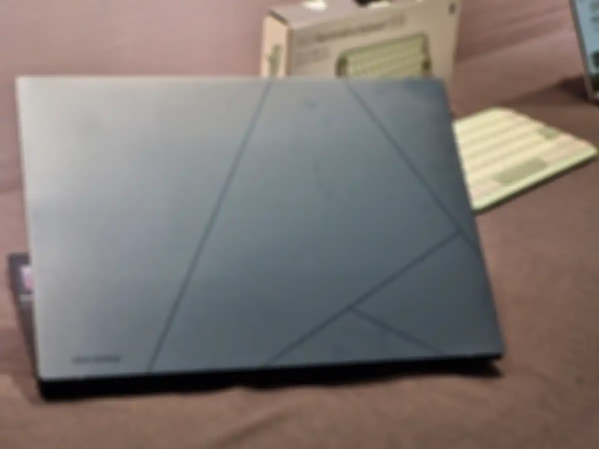 ASUS Zenbook 14 OLED UX3405 menjadi laptop dengan chip AI dan panel OLED pertama di Indonesia