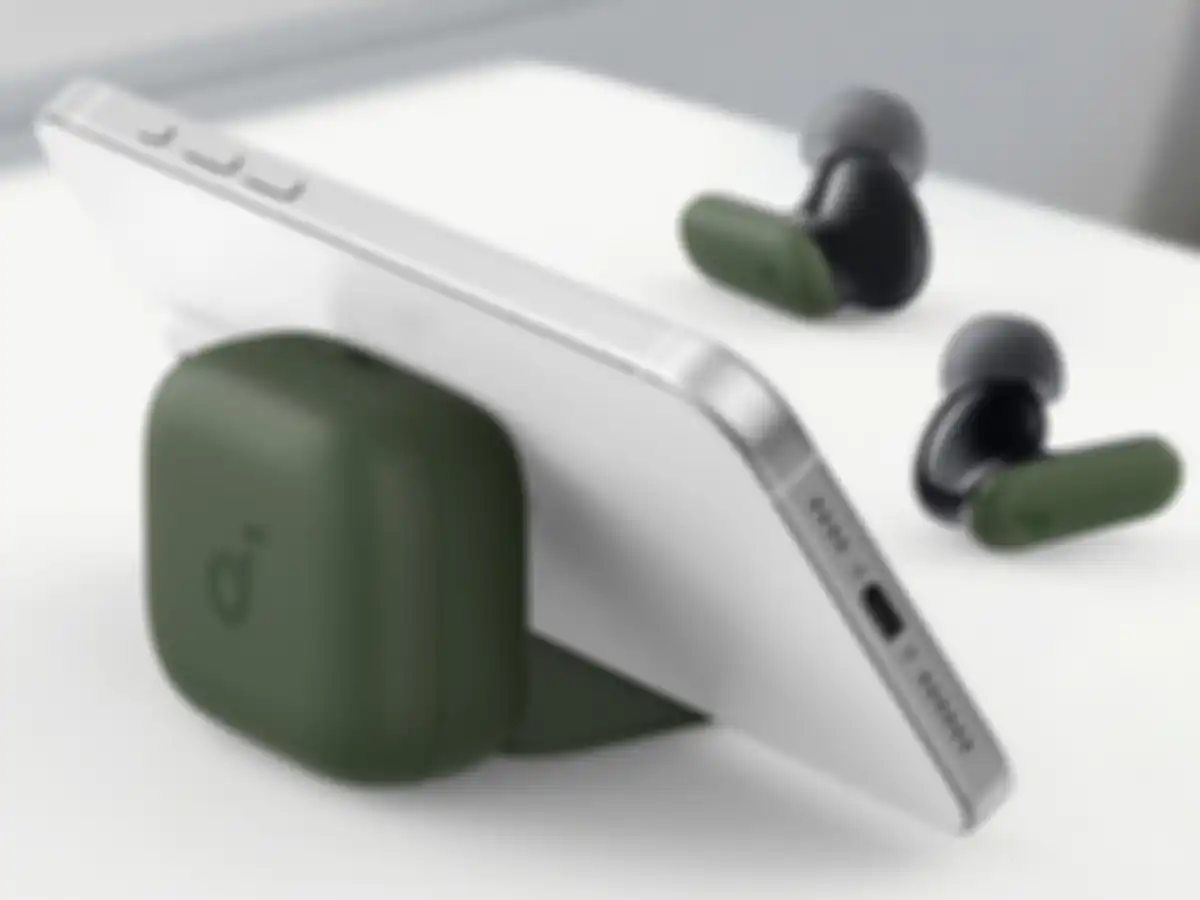 Fitur Soundcore R50i NC adalah casing yang bisa menjadi stand HP
