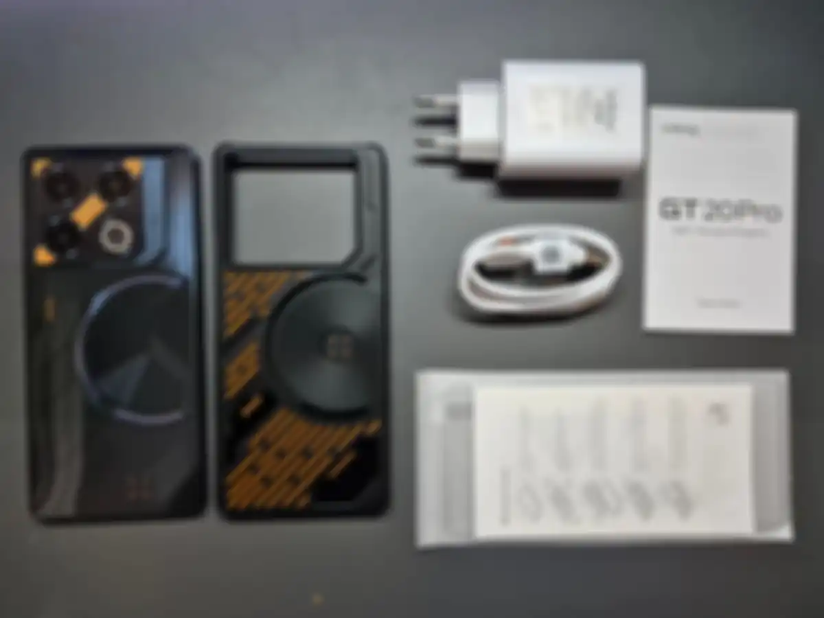Isi dari kotak kemasan Infinix GT 20 Pro 5G