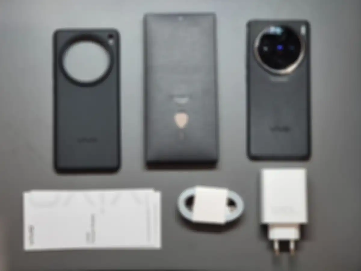 isi dari kotak kemasan vivo X100 Pro